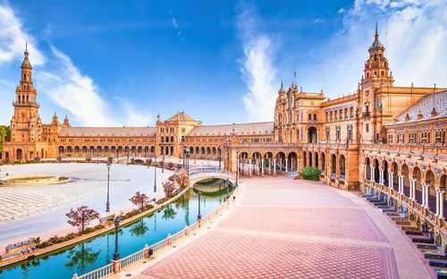 Sevilla Sightseeing Bustour Open-top bus op Plaza de España in Sevilla