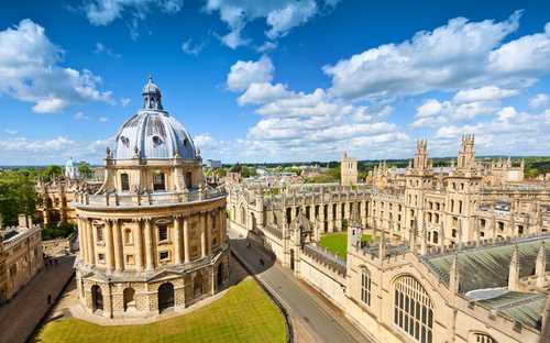 Oxford Hop-On Hop-Off Bus Open-top sightseeingbus in Oxford