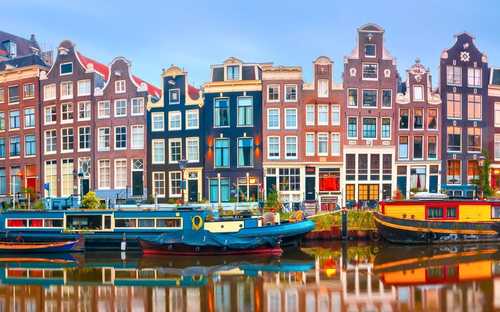 Amsterdam Hop-On Hop-Off Bus Open-top sightseeingbus langs de grachten in Amsterdam